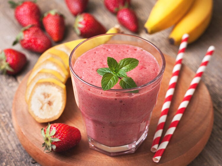 20 Easy Ninja Blender Recipes   Strawberry Banana Smoothies 750x563 