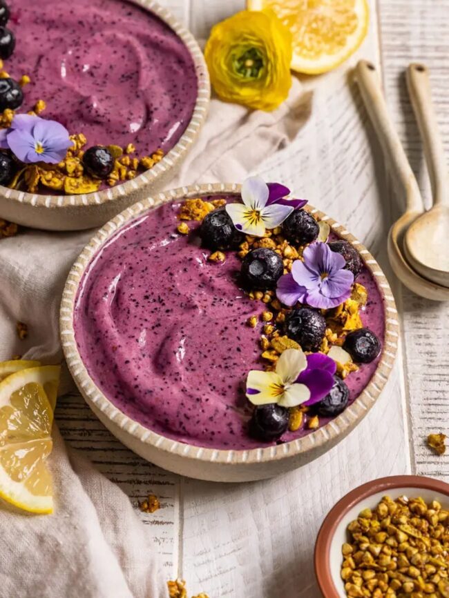 Refreshing Blueberry Smoothie Bowl