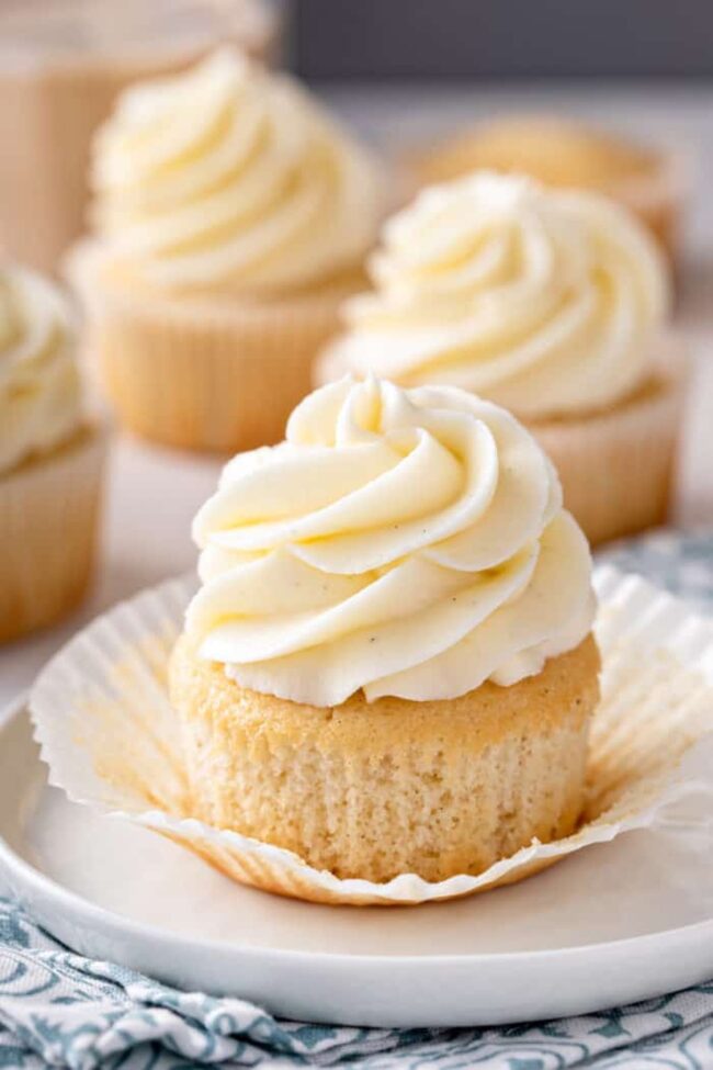 Classic Vanilla Cupcakes